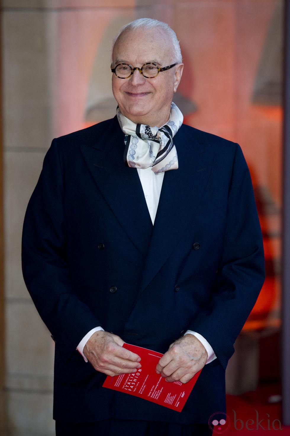 Manolo Blahnik en la exposición de 'The Glamour of Italian Fashion 1945-2014'