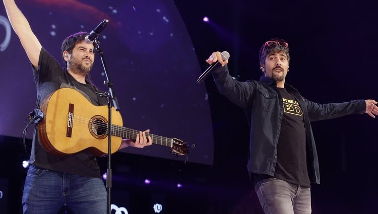 José y David Muñoz, Estopa, cantando en la presentación de su gira 'A solas'