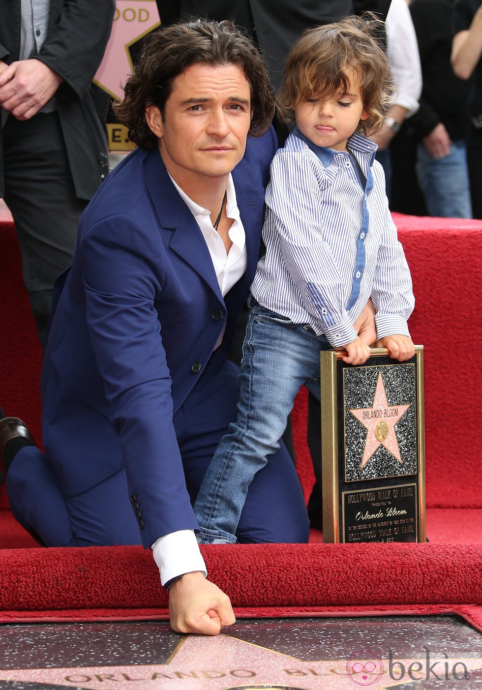 Orlando Bloom con su hijo Flynn recibiendo su estrella en el Paseo de la Fama de Hollywood