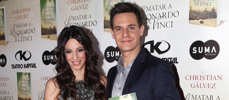 Christian Gálvez con Almudena Cid en la presentación de su libro 'Matar a Leonardo da Vinci'