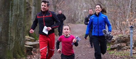 Federico, Mary e Isabel de Dinamarca corriendo en Find Your Way Day