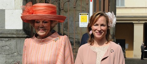 Beatriz de Holanda y Margarita de Borbón-Parma en el bautizo de su sobrina Cecilia