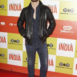 Alfonso Bassave en el estreno de 'Anochece en La India'