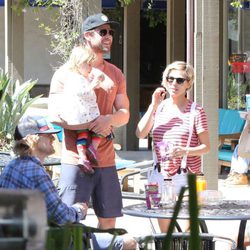 Elsa Pataky, Chris Hemsworth e India Rose con Owen Wilson