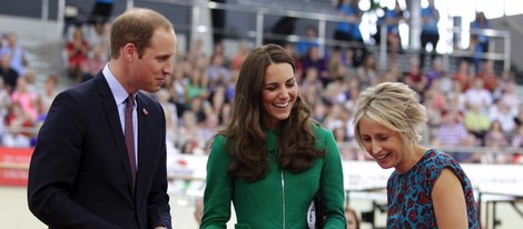 Los Duques de Cambridge reciben una bicicleta para el Príncipe Jorge en Nueva Zelanda