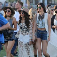 Kylie Jenner, Selena Gomez y Kendall Jenner en el festval de música Coachella 2014