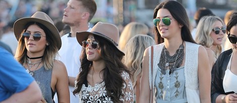 Kylie Jenner, Selena Gomez y Kendall Jenner en el festval de música Coachella 2014