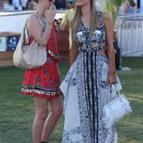 Paris Hilton y Nicky Hilton en el festival de música Coachella 2014