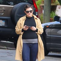 Ginnifer Goodwin reaparece tras su boda luciendo embarazo