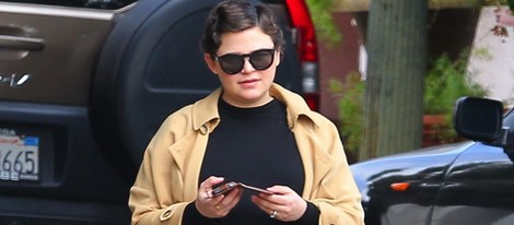 Ginnifer Goodwin reaparece tras su boda luciendo embarazo