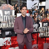 Adrian Grenier en los MTV Movie Awards 2014