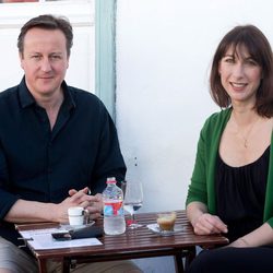 El político David Cameron y su mujer en Lanzarote