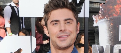 Zac Efron en la alfombra roja de los MTV Movie Awards 2014