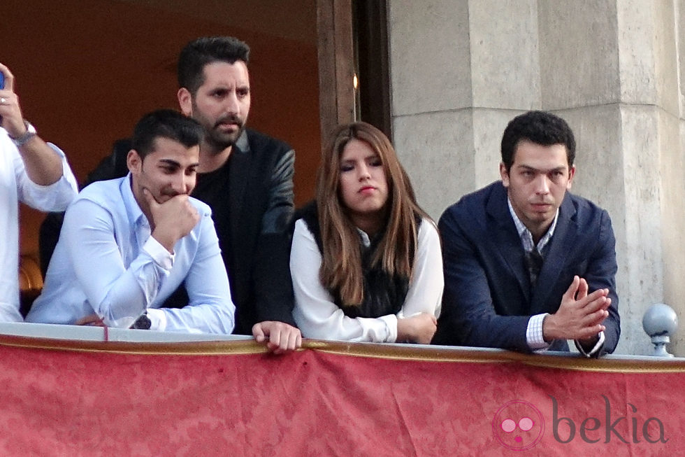 Chabelita Pantoja y Alberto Isla ven las procesiones de Semana Santa con amigos