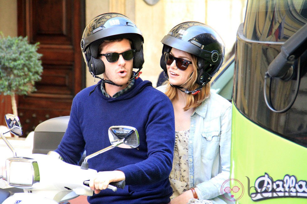 Emma Stone y Andrew Garfield en Vespa