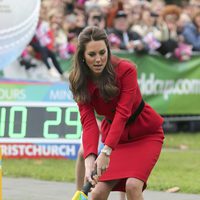 Kate Middleton jugando al críquet en Nueva Zelanda