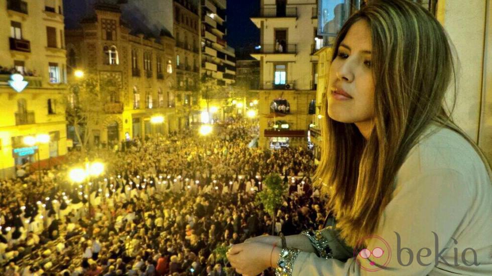 Chabelita Pantoja viendo las procesiones de Sevilla en la Semana Santa 2014