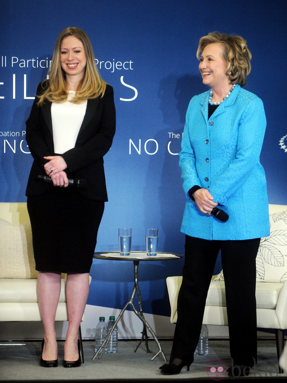 Chelsea Clinton anuncia su embarazo junto a su madre Hillary Clinton