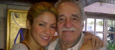 Shakira abraza a Gabriel García Márquez