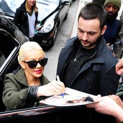 Christina Aguilera firma autógrafos en Nueva york