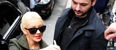 Christina Aguilera firma autógrafos en Nueva york