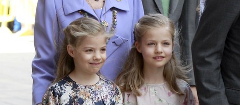 Las Infantas Leonor y Sofía en la misa de Pascua en Palma