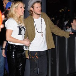 Dougie Poynter y Ellie Goulding dando un paseao por Londres