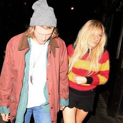 Dougie Poynter junto a Ellie Goulding juntos por las calles de Londres