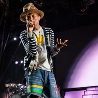 Pharrell Williams actuando en el Festival de Coachella 2014