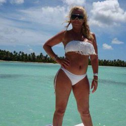 Belén Esteban luciendo bikini blanco en las vacaciones de Semana Santa 2014