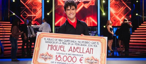 Miguel Abellán posando como ganador de '¡Mira quién baila!'