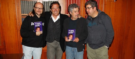 Pepe Navarro presentó su libro con Santiago Segura, Carlos Iglesias y Florentino Fernández