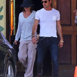 Jennifer Aniston y Justin Theroux en el rodaje de 'Cake'