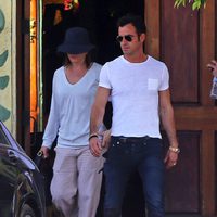 Jennifer Aniston y Justin Theroux en el rodaje de 'Cake'