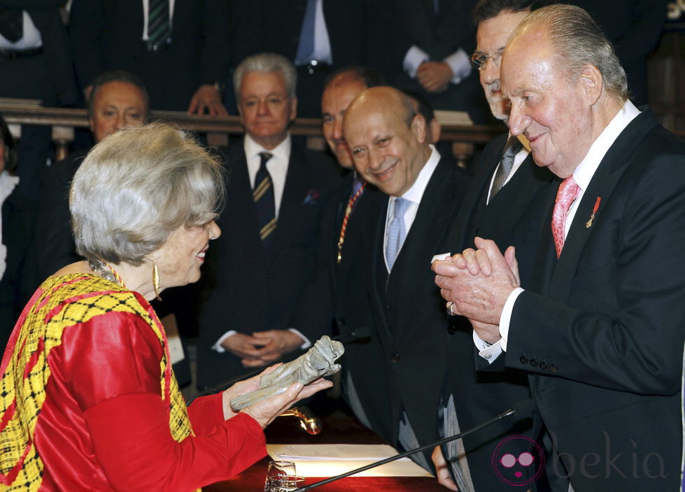 El Rey entrega el Premio Cervantes 2014 a Elena Poniatowska