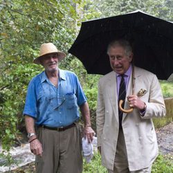 Carlos de Inglaterra con su cuñado Mark Shand en la India