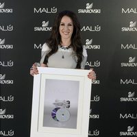 Malú recibe el Doble Disco de Platino durante la presentación de su 'Tour Sí'