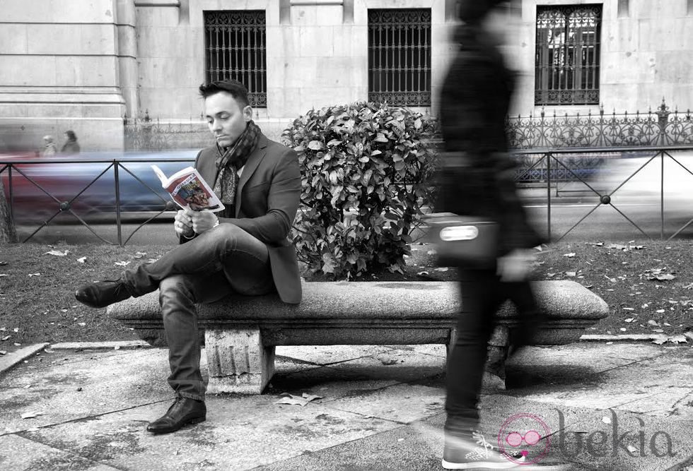 Leonardo Lucatto leyendo 'El Guardián del Diario Secreto'