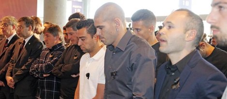 Xavi Hernández, Víctor Valdés y Andrés Iniesta en el homenaje a Tito Vilanova en el Camp Nou