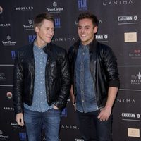 Dustin Lance Black y Tom Daley posan juntos en la fiesta Battersea Power Station 2014