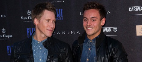 Dustin Lance Black y Tom Daley posan juntos en la fiesta Battersea Power Station 2014