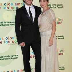 Emmanuelle Beart y Quim Gutiérrez en el estreno de 'Los ojos amarillos de los cocodrilos' en Madrid