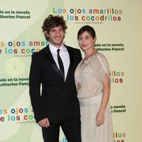 Emmanuelle Beart y Quim Gutiérrez en el estreno de 'Los ojos amarillos de los cocodrilos' en Madrid