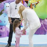 Carlos Moyá y Carolina Cerezuela con su hija Carla en el Parque de Atracciones de Madrid