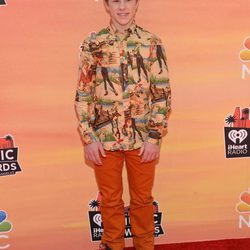 Nolan Gould en la alfombra roja de los iHeartRadio Music Awards 2014