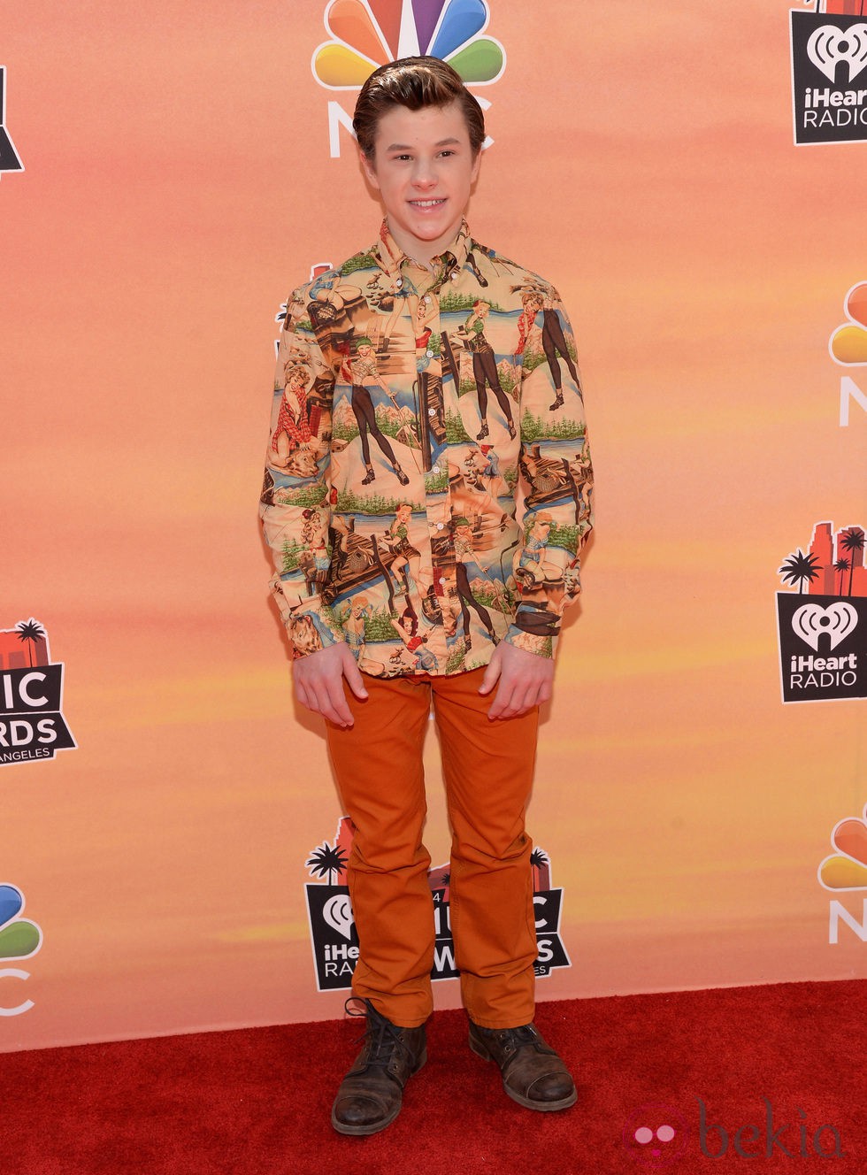 Nolan Gould en la alfombra roja de los iHeartRadio Music Awards 2014