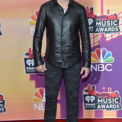 Juanes en la alfombra roja de los iHeartRadio Music Awards 2014