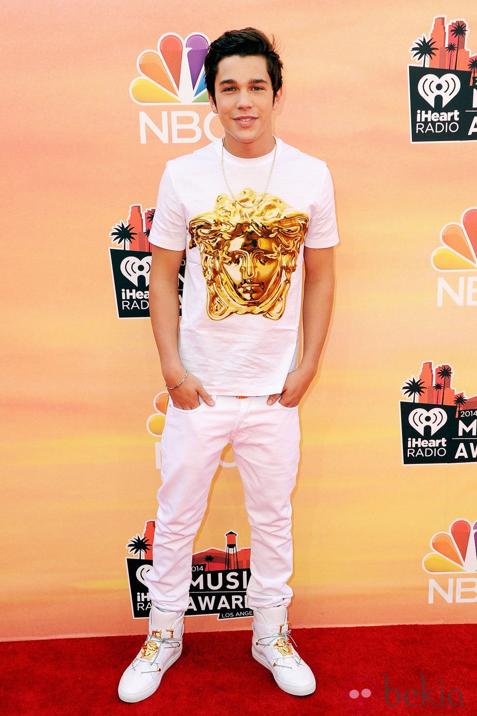 Austin Mahone en la alfombra roja de los iHeartRadio Music Awards 2014