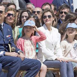 Los Príncipes Felipe y Letizia con las Infantas Leonor y Sofía en un acto oficial