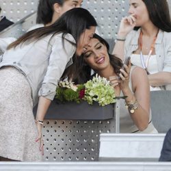 Sara Carbonero hablando con Patricia González en el Charity Day del Open de Madrid 2014